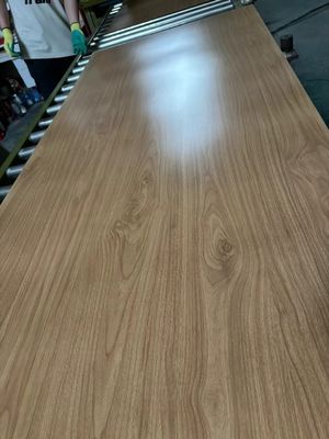 İyi fiyat 201 304 Taklit Ahşap Taneler Paslanmaz Çelik Yapraklar Kapı Otel Dekorasyonu çevrimiçi