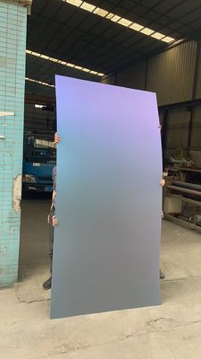 İyi fiyat 201 304 Eğimli Mavi Kırmızı Paslanmaz Çelik Yapraklar Kapı Otel Dekorasyonu çevrimiçi