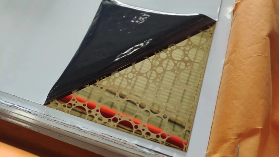 1.0mm Kalınlığı Altın ayna kazınmış paslanmaz çelik levha kesilmiş kenar