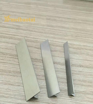 İyi fiyat 304 Paslanmaz Çelik T Şekilli Bullnose Tile Trim Hairline Yüzeyi ve Gümüş PVD Kaplama ile çevrimiçi