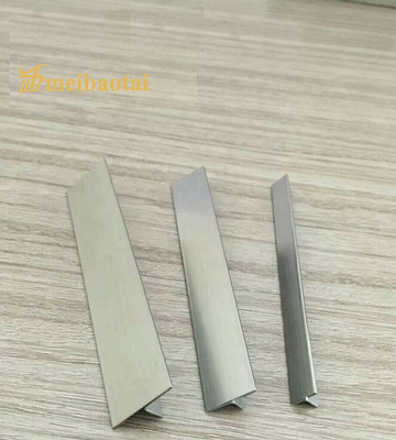 T Şekli Paslanmaz Çelik Bullnose Çini Trim T6 X 3048mm Gümüş Saç Çizgisi Tasarımı