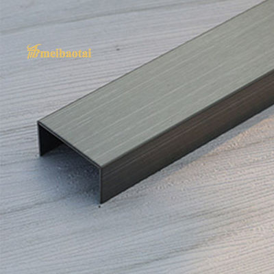 İyi fiyat 10mm Genişlik PVD Siyah Saç Çizgili Yüzey Paslanmaz Çelik Karo Kenar Profili Metal Yuvarlak Kenar Kenarlık çevrimiçi